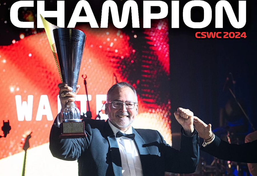 CSWC World Champion raises trophy at the international final