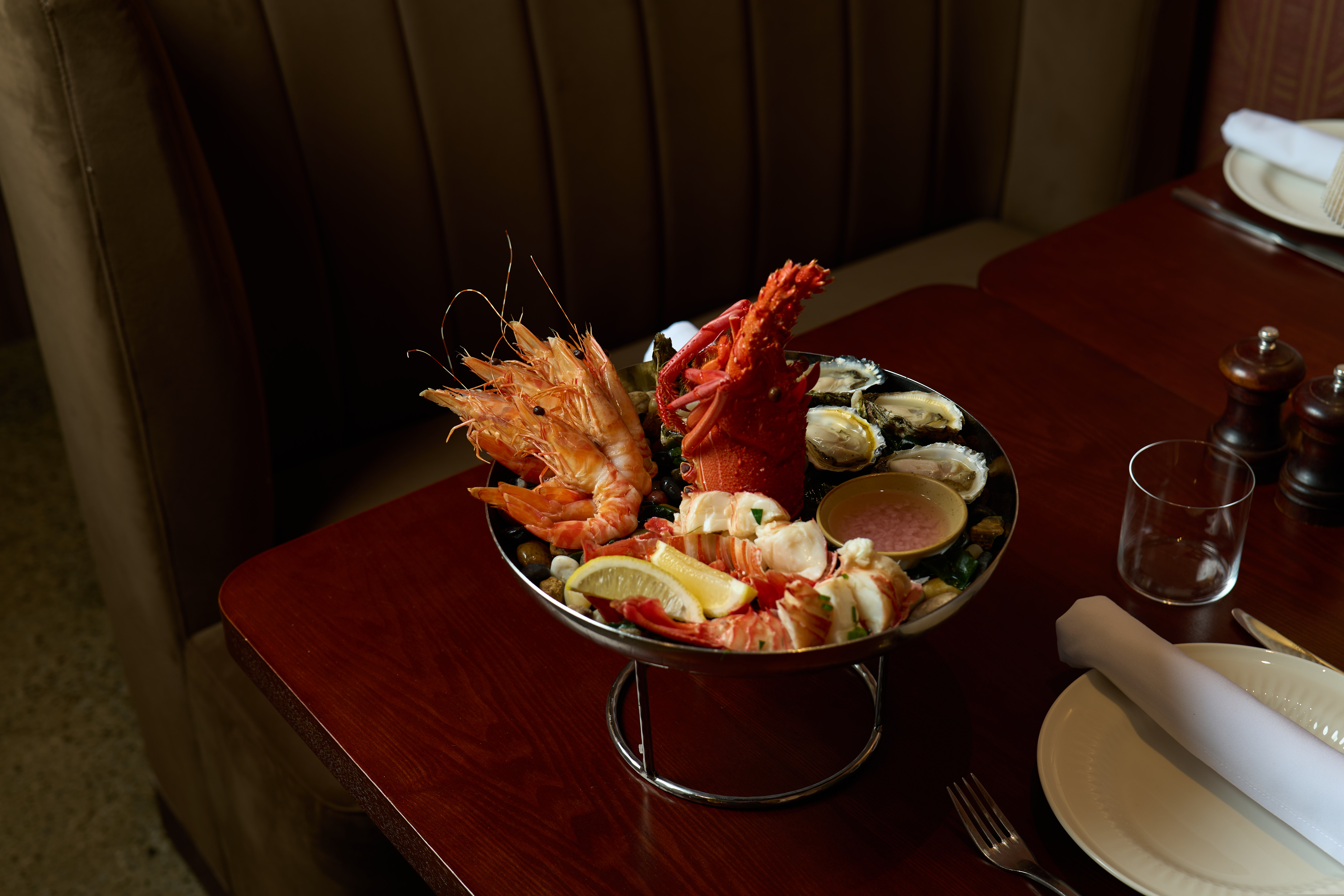 Premium dinner setting - The Friday Night Cigar Dinner, Festival of the Leaf